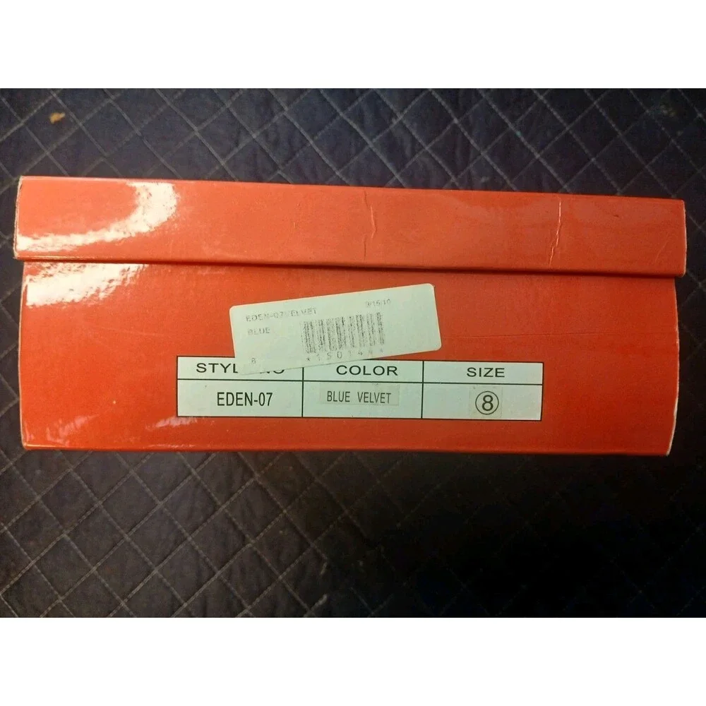 Womens Fahrenheit heels size 8 Blue NIB club